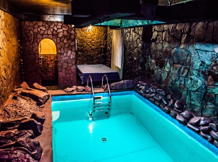 «Шато Містік» на дровах з Теплим і Холодним басейнами