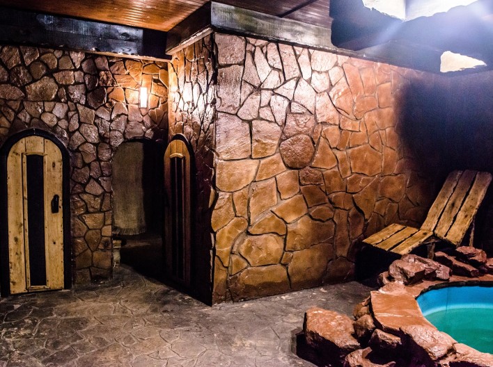 «Шато Містік» на дровах з Теплим і Холодним басейнами