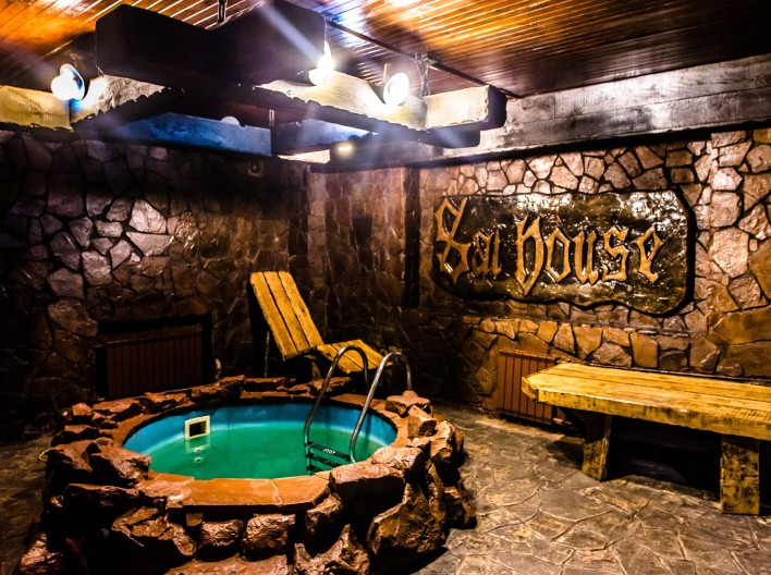 «Шато Містік» на дровах з Теплим і Холодним басейнами