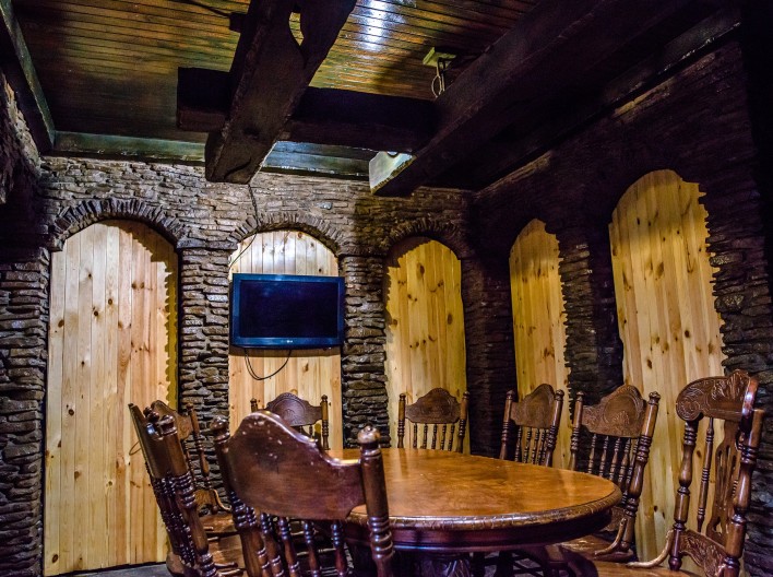 «Шато Містік» на дровах з Теплим і Холодним басейнами