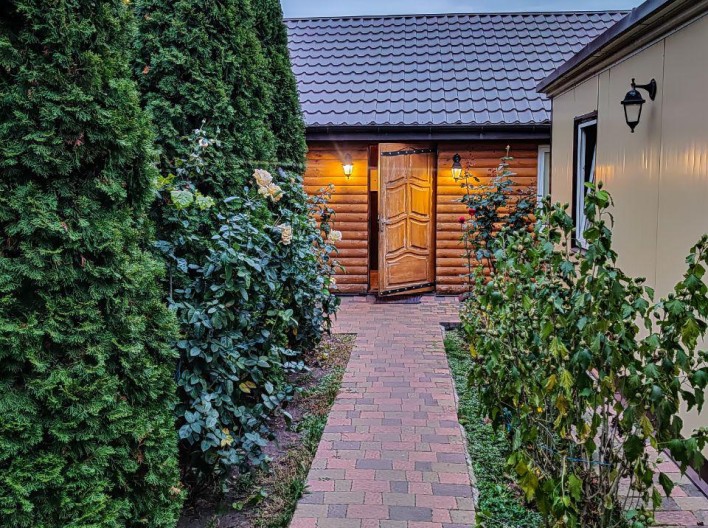 «Банний двір» на Троєщині