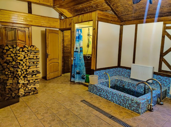 «Банний двір» на Троєщині