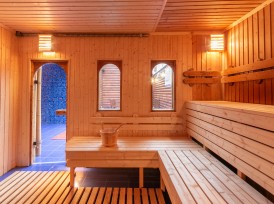 «Banya Club» на вул. Залізняка, 3