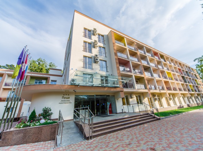 Центральный вход