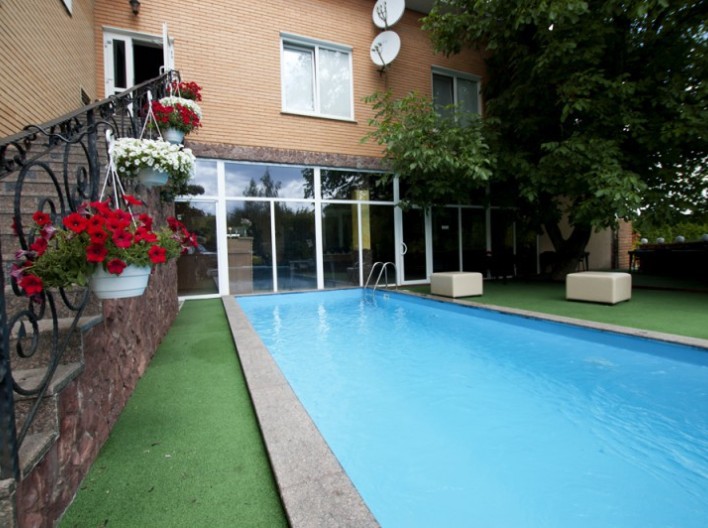 Отельно – Банный комплекс «Golden Gate» на ул. Максима Кривоноса, 27