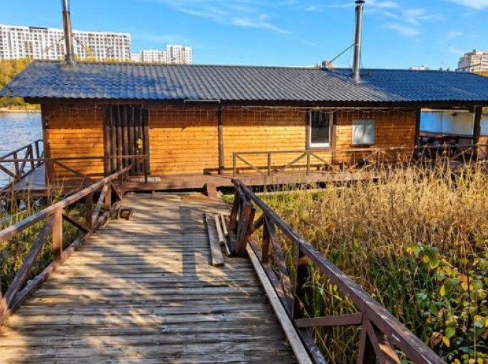 Вхід в баню на воді